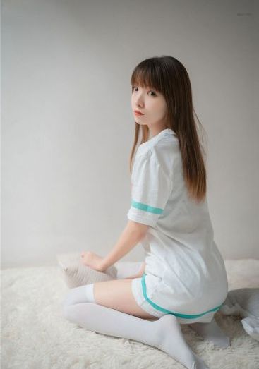 迈开腿让我c一下你的小莓