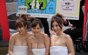 女机械人在线